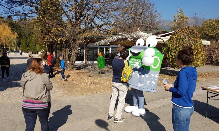 Zbog štetnih supstanci, e-otpad nije dozvoljeno odlagati zajedno sa ostalim