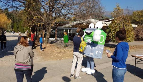 Zbog štetnih supstanci, e-otpad nije dozvoljeno odlagati zajedno sa ostalim