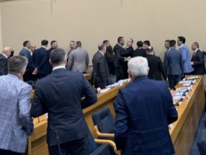 Zbog Stevandićeve svastike haos u Skupštini RS