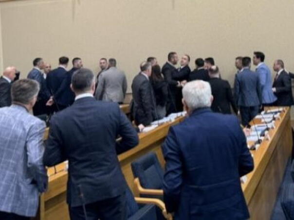 Zbog Stevandićeve svastike haos u Skupštini RS