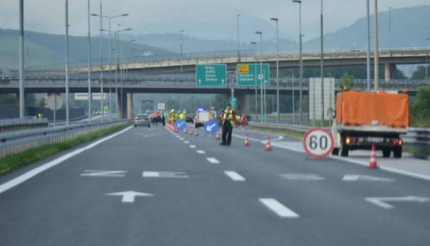 Zbog sudara usporen saobraćaj na autoputu u Sarajevu