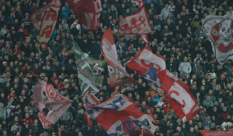 Zbog zločinca zatvoren stadion: Navijači Crvene zvezde ponovo veličali Ratka Mladića