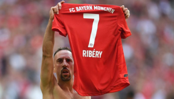 Zbogom legendo: Legendarni Francuz okačio kopačke o klin