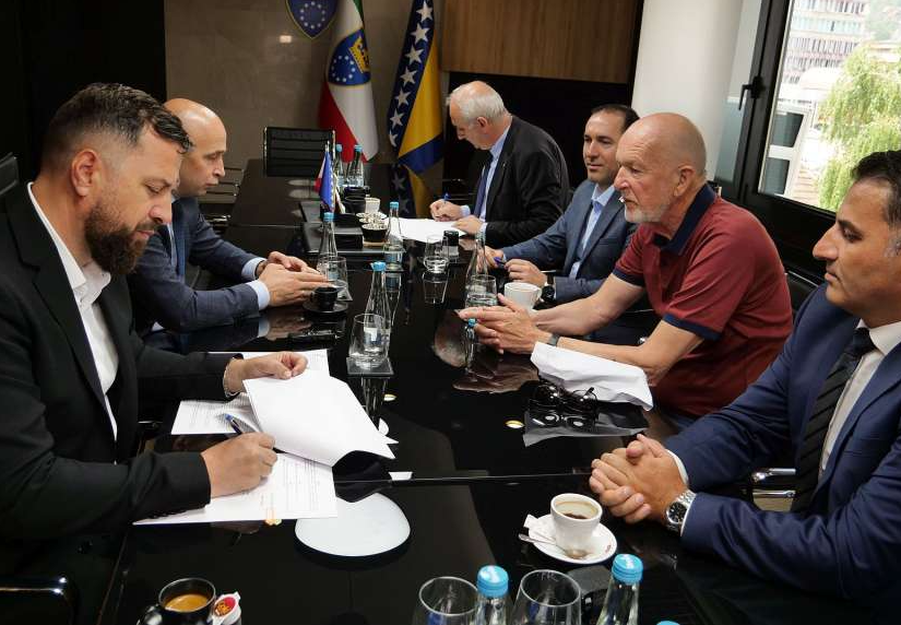 ZDK: Potpisani ugovori sa četiri općine za projekte u oblasti obrazovanja i sporta