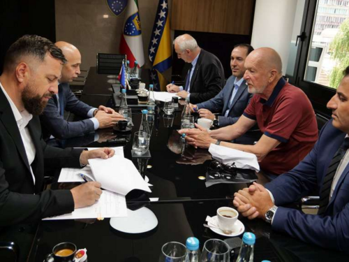 ZDK: Potpisani ugovori sa četiri općine za projekte u oblasti obrazovanja i sporta