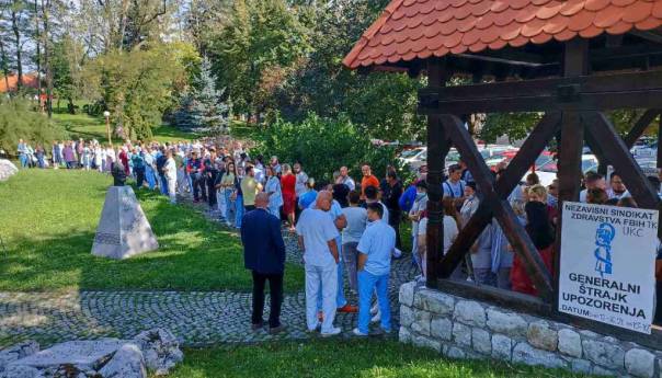 Zdravstveni radnici u TK održali štrajk upozorenja