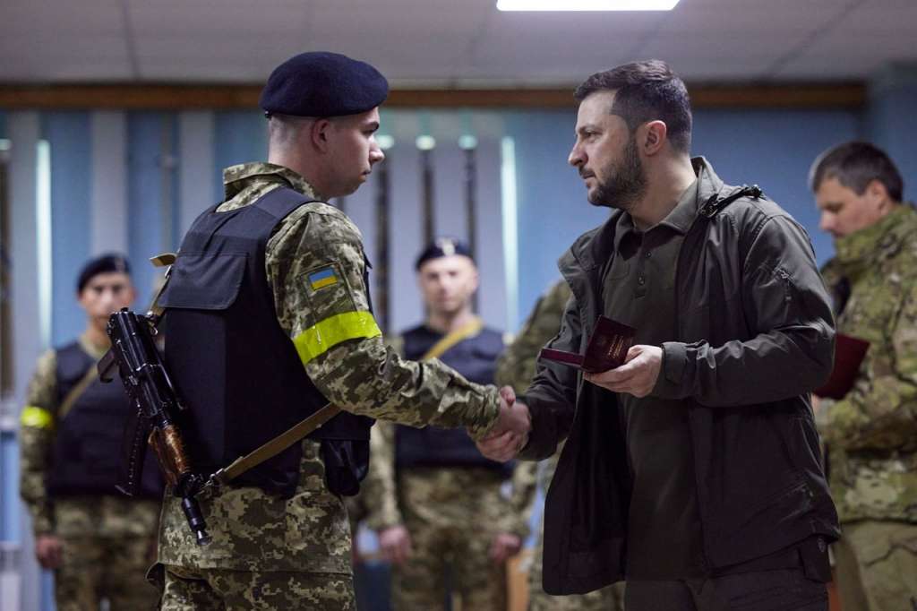 Zelenski posjetio Harkov i vojnike na prvoj liniji
