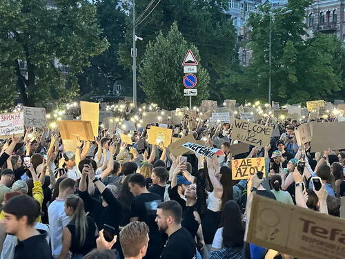 Zelenski potpisao sporni zakon, izbili protesti u Kijevu
