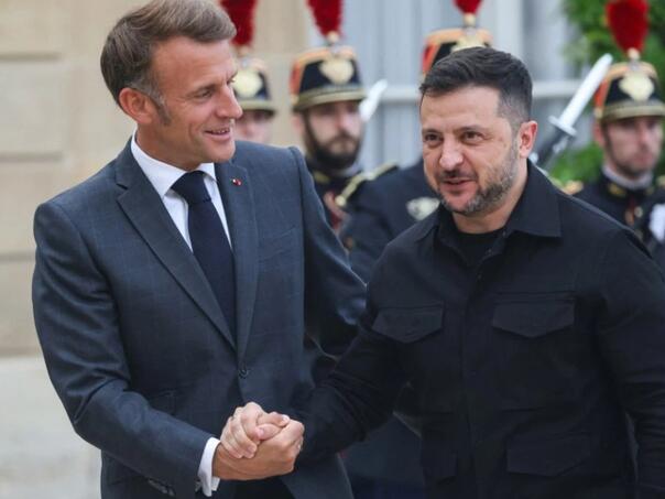 Zelenski stigao u Pariz, Macron ponudio garancije Evrope
