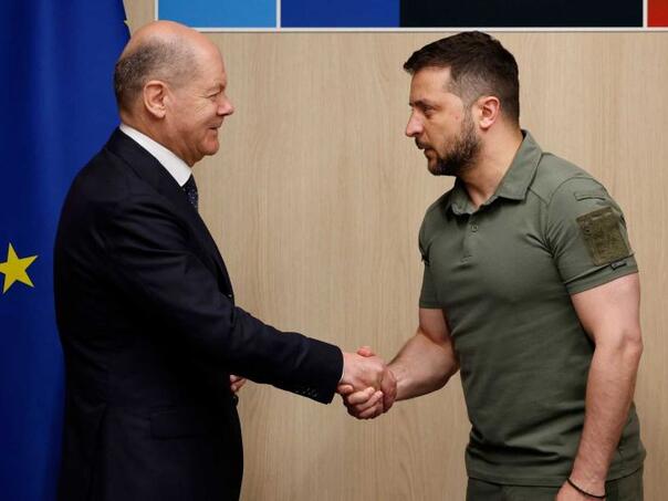 Zelenski u Berlinu traži novu pomoć dok Ukrajina gubi na frontu