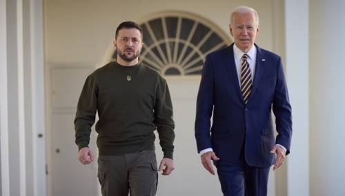 Zelenski u Bijeloj kući: Bidenu dao medalju