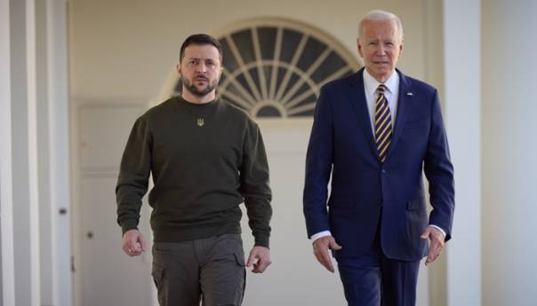 Zelenski u Bijeloj kući: Bidenu dao medalju