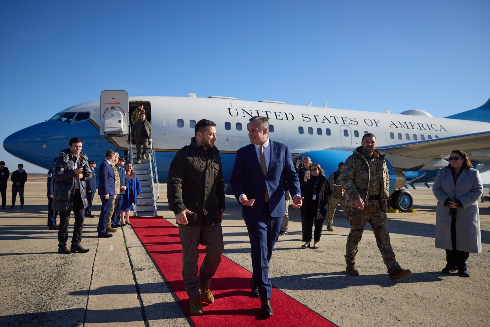 Zelenski vojnim avionom sletio u SAD, večeras će govoriti pred Kongresom