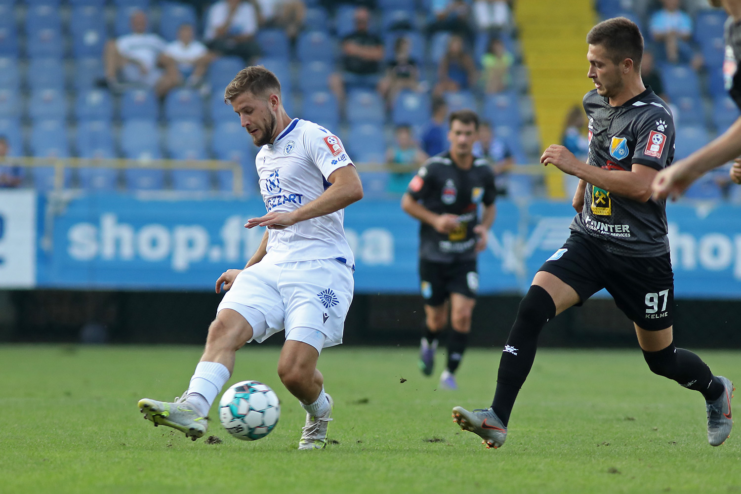 Željezničar protiv Radnika, Široki dočekuje Velež