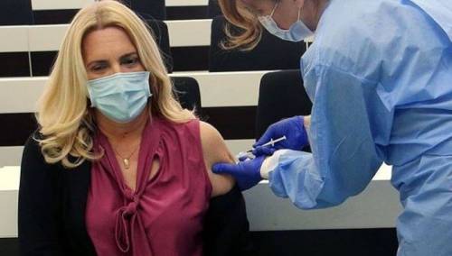 Željka Cvijanović primila vakcinu protiv koronavirusa