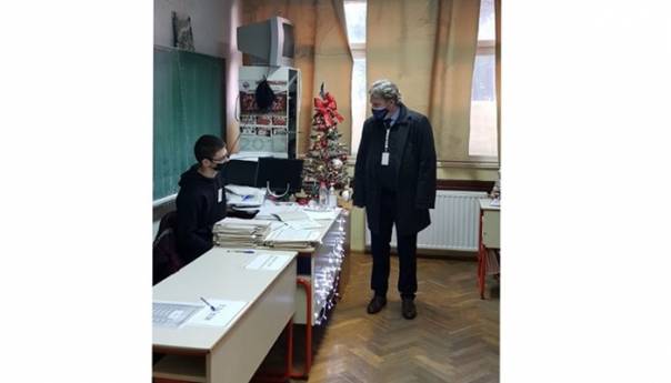 Željko Bakalar posjetio biračka mjesta u Mostaru
