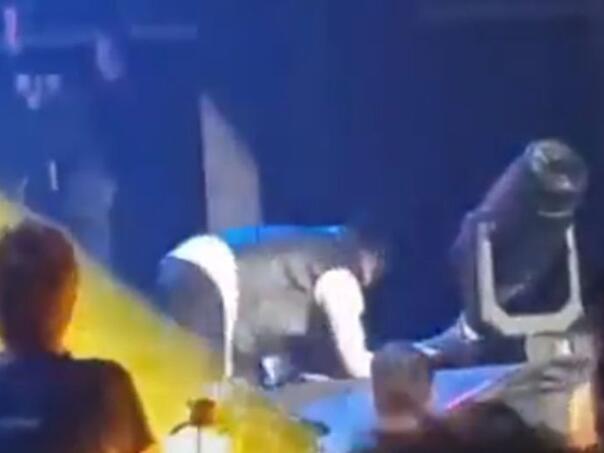 Željko Bebek se srušio na bini pred publikom