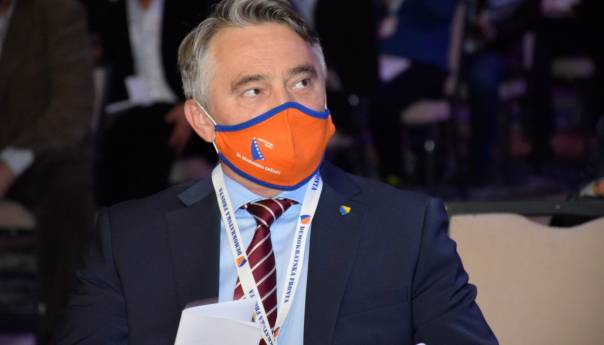 Željko Komšić ostaje predsjednik Demokratske fronte