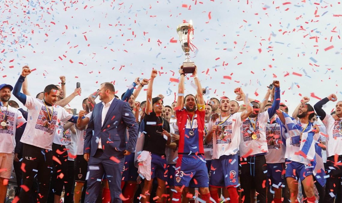 Zeljković uz 'Marš na Drinu' uručio pehar igračima Borca