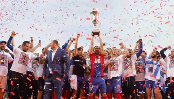 Zeljković uz 'Marš na Drinu' uručio pehar igračima Borca