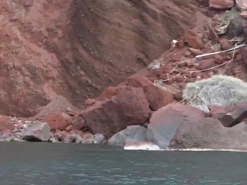 Zemljotres uništio jednu od najpoznatijih plaža na Santoriniju