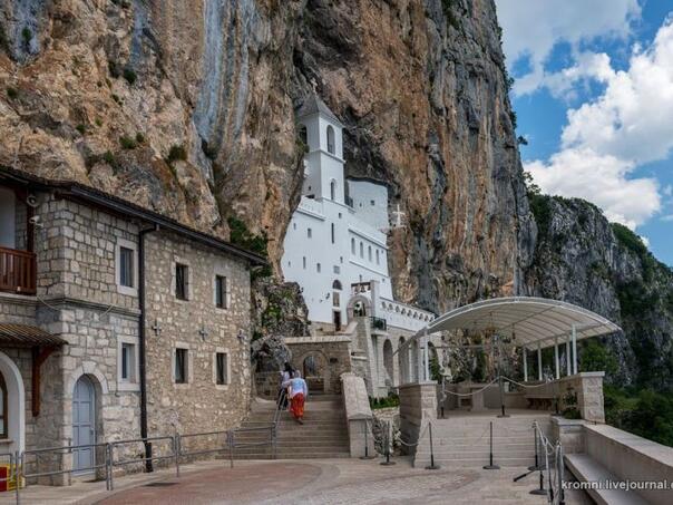 Žena iz manastira Ostrog ukrala 500 eura