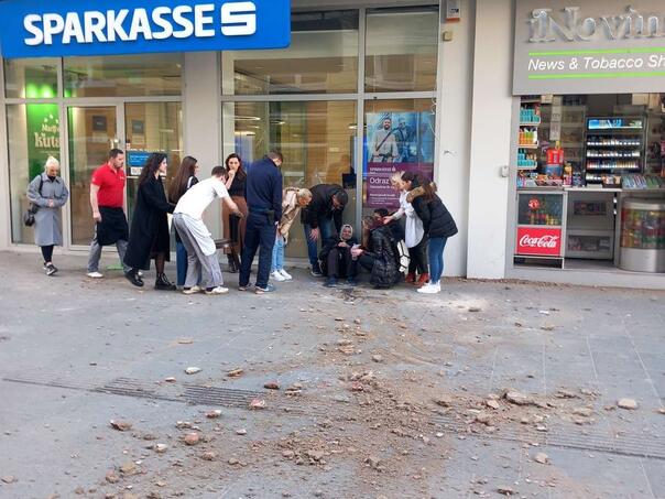 Žena na koju se obrušila fasada zadobila prelom lopatične kosti