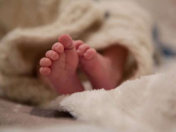 Žena nakon saobraćajne nesreće u automobilu rodila dječaka