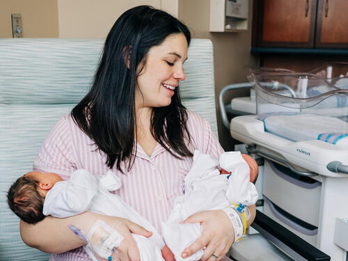 Žena s dvostrukom maternicom rodila dva puta u dva dana