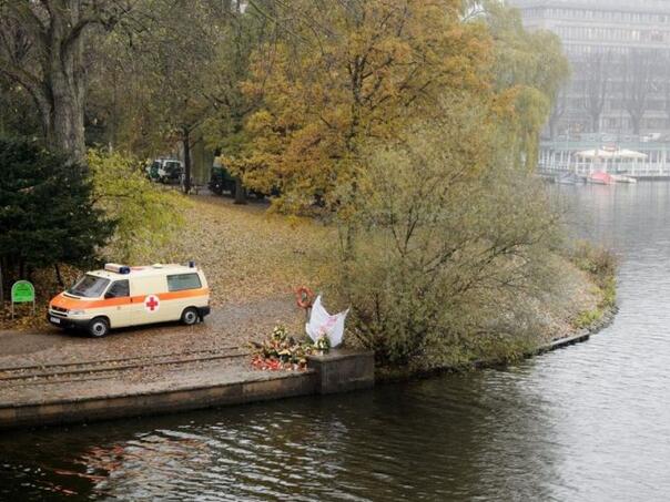 Žena se utopila na jezeru tražeći naočare koje su joj ispale