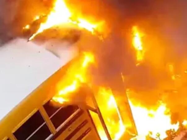 Žena spasila 9 djece iz autobusa koji se zapalio