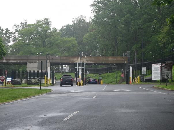 Žena upucana u sjedištu CIA, zatvorena glavna kapija