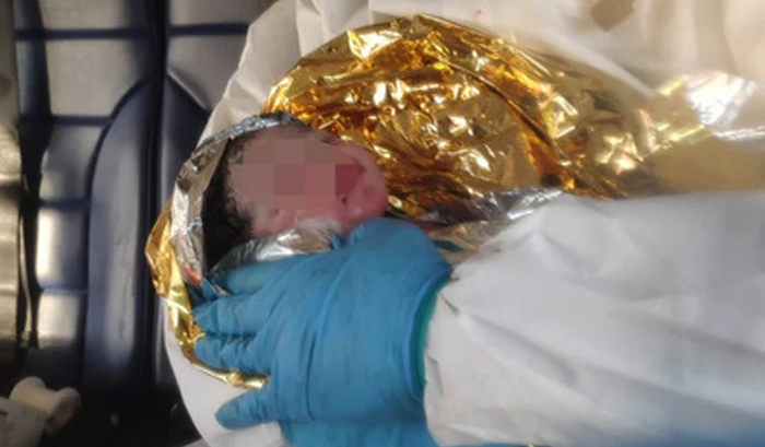 Žena zaražena koronavirusom porodila se u helikopteru u Italiji