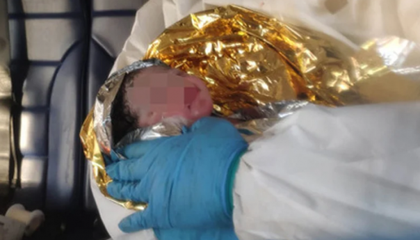 Žena zaražena koronavirusom porodila se u helikopteru u Italiji