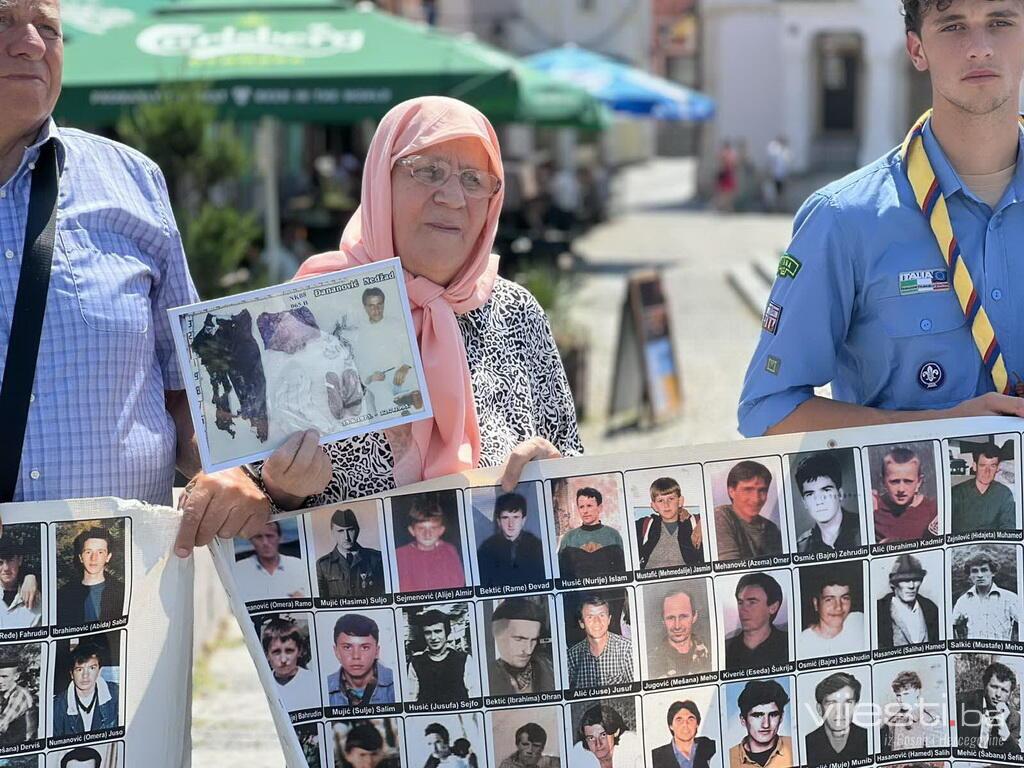 Žene Srebrenice i danas u Tuzli: Tražit ću dok se ne nađe jedna kost
