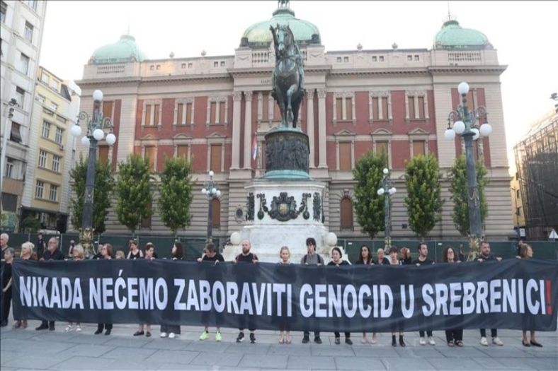Žene u crnom i ove godine obilježavaju genocid u Srebrenici u centru Beograda