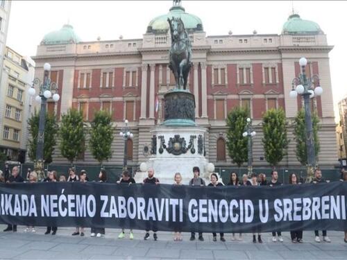 Žene u crnom i ove godine obilježavaju genocid u Srebrenici u centru Beograda