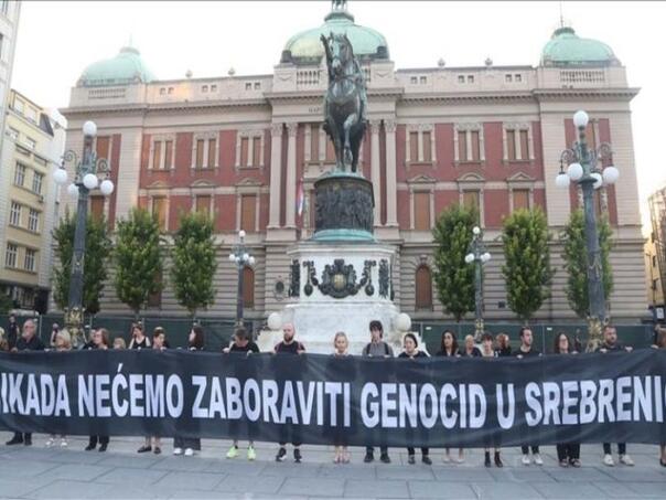 Žene u crnom i ove godine obilježavaju genocid u Srebrenici u centru Beograda