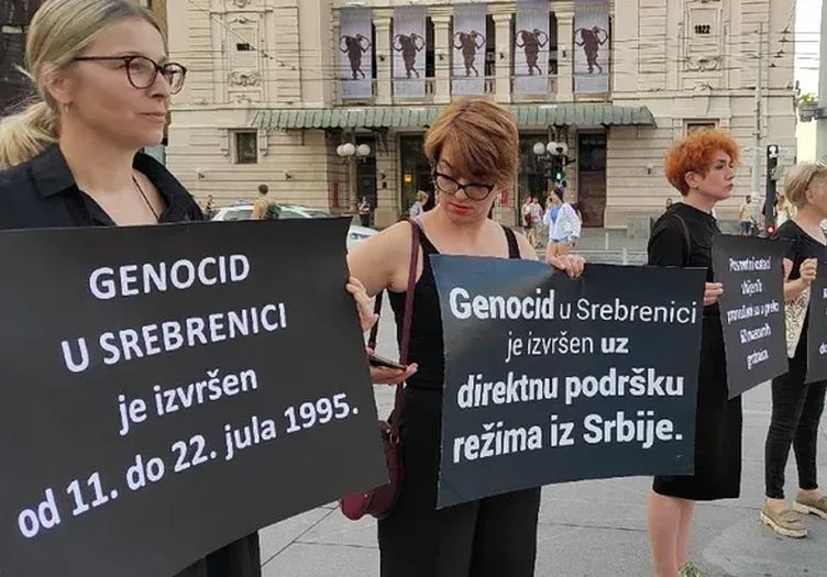 Žene u crnom u Beogradu odale počast žrtvama srebreničkog genocida