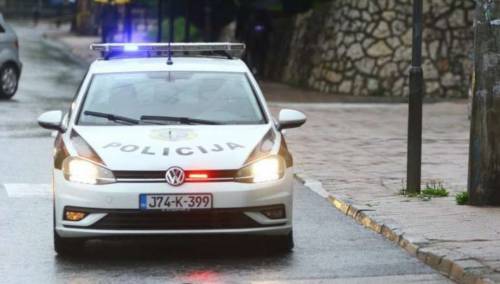 Zenica: 11-godišnji osnovac zadobio prijelom šake pri ulasku u autobus