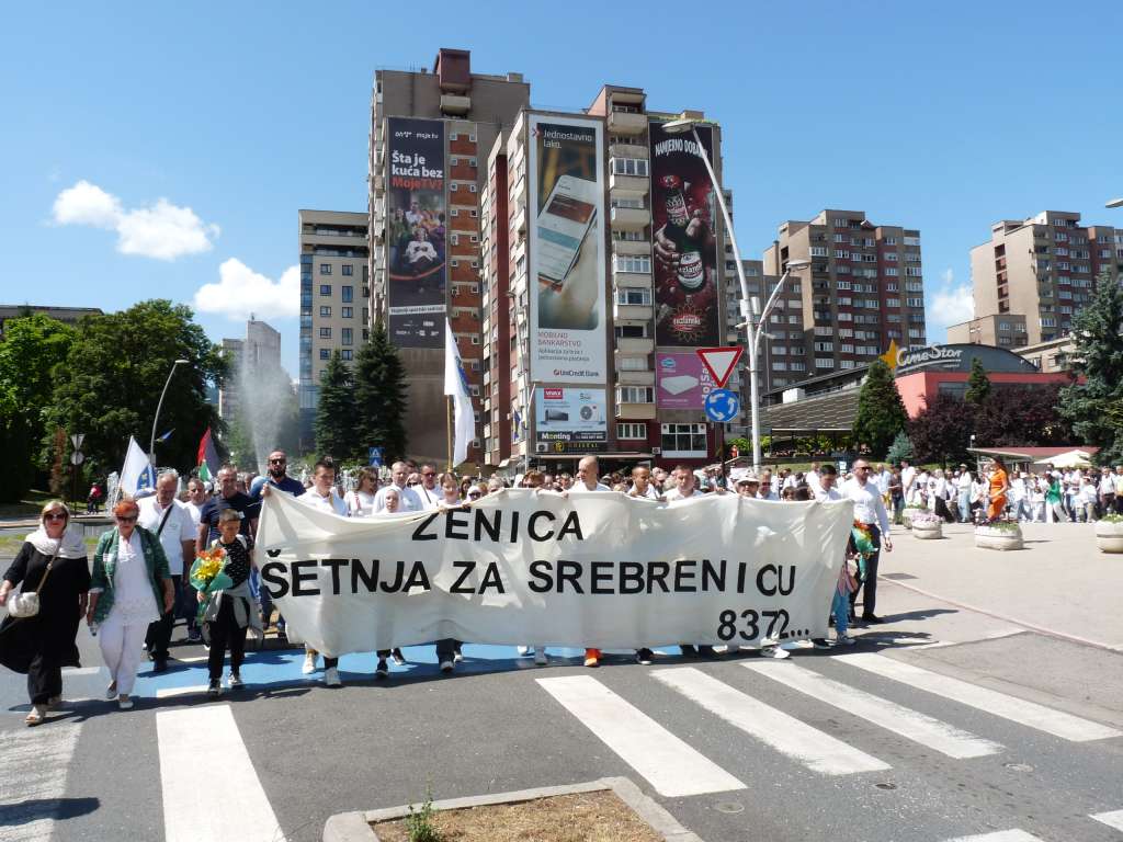 Zeničani danas šetali za Srebrenicu