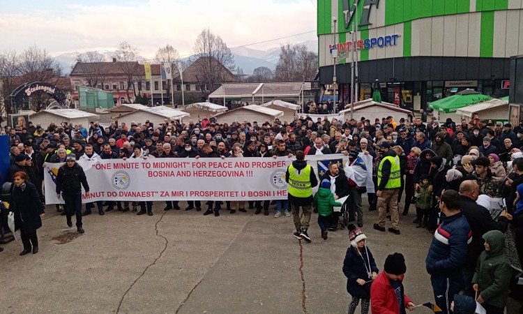 Zeničani održali skup podrške za domovinu BiH