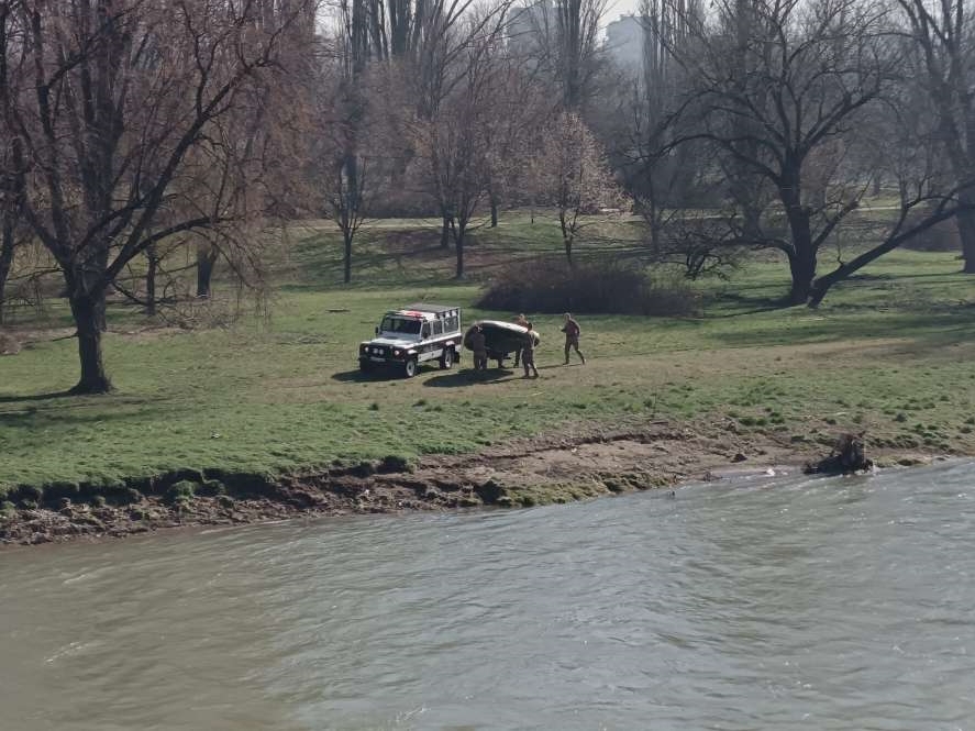 Zeničanin skočio s mosta u rijeku Bosnu, potom sam izašao