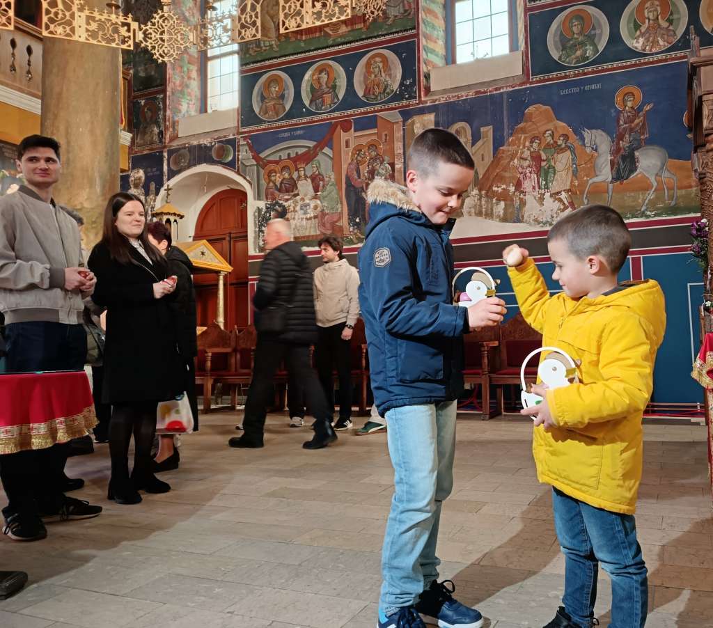 Zenički hrišćani vaskršnjom liturgijom obilježili Vaskrs