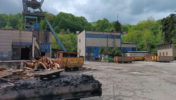 Zenički rudari još jednu noć proveli u jami, sindikat očekuje sastanak u Vladi FBiH