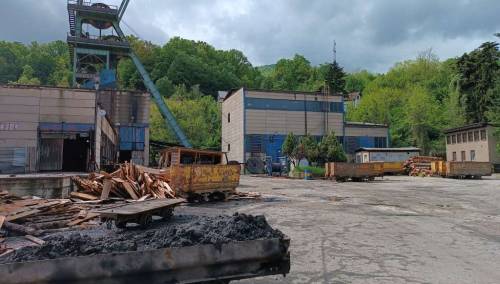 Zenički rudari počeli dobivati plaću, treća smjena večeras obnavlja proizvodnju