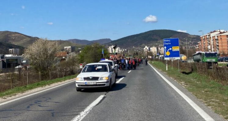 Zenički rudari prekinuli blokadu M-17, radnički neposluh se nastavlja