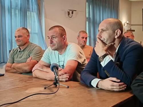 Zenički rudari prekinuli štrajk glađu, ali do isplate plaće za juli ostaju u Domu rudara