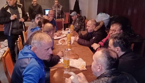 Zenički rudari prekinuli štrajk glađu, nastavljen generalni štrajk