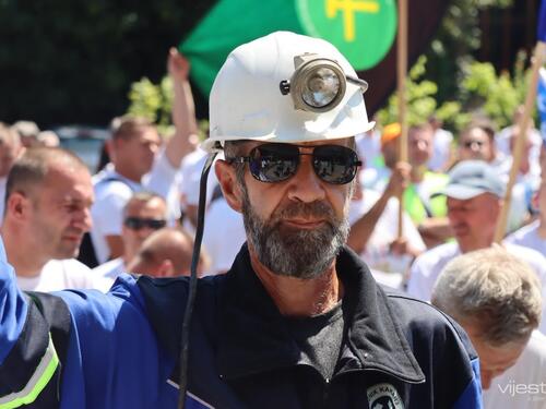 Zenički rudari stigli na protest u Sarajevo, traže dvije plate